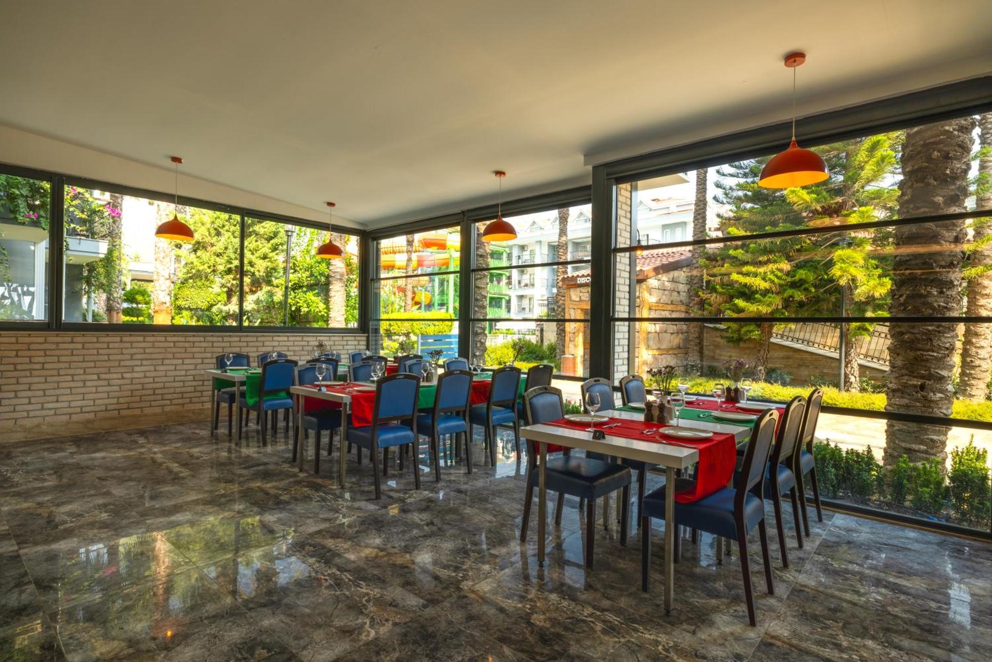 Crystal Aura Beach Resort & Spa Kemer Kültér fotó